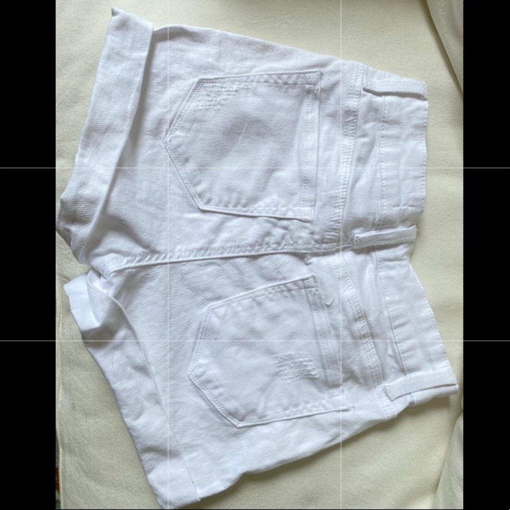 nature denim size small white jean shorts!!